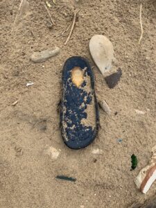 Mahmoud Chatah: black shoe, left